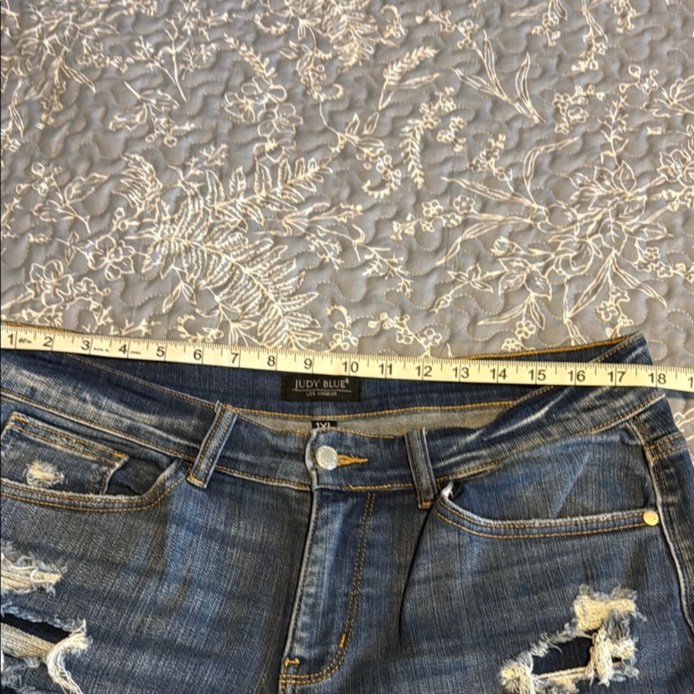 Judy Blue Blue Distressed Jean Shorts Raw-Edge Hem - Picture 3 of 4